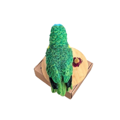 Скульптура амазонского попугая из валяной шерсти, ручная работа