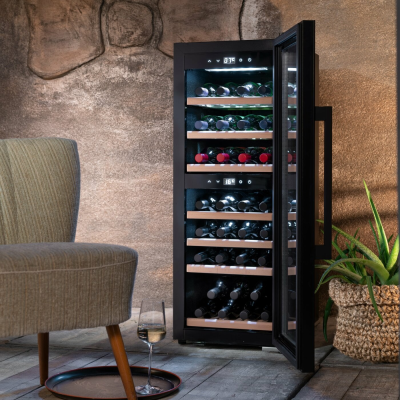 Caso | Smart Wine Cooler | WineExclusive 38 | Energy efficiency class G | Showcase | Free standing | Bottles capacity 38 bottles | Cooling type Compressor technology | Black