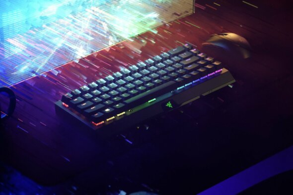 Razer | BlackWidow V3 Mini HyperSpeed | Mechanical Gaming Keyboard | Wireless | RGB LED light | NORD | Bluetooth | Black | Yellow Switch | Wireless connection