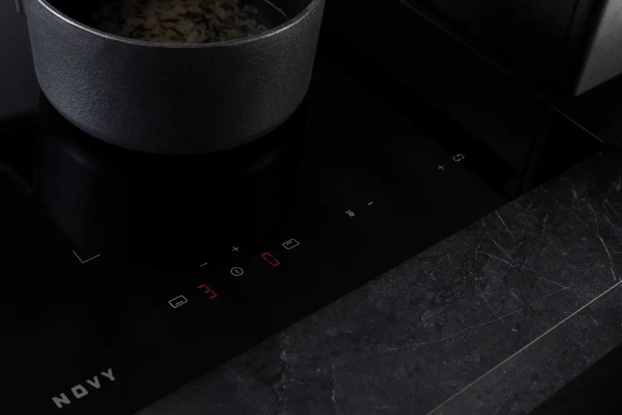 Novy | Hob + Hood | 40004 | Induction hob with built-in hood | Number of burners / cooking zones 4 | Touch | Timer | Black