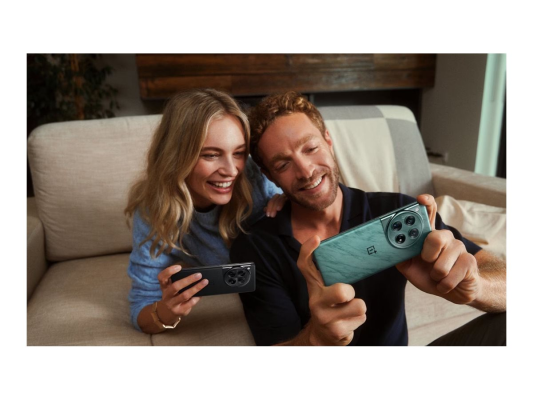 OnePlus | 12 | Silky Black | 6.82 " | LTPO AMOLED | 1440 x 3168 pixels | Qualcomm SM8650-AB | Snapdragon 8 Gen 3 (4 nm) | Internal RAM 12 GB | 256 GB | Dual SIM | Nano-SIM | 4G | 5G | Main camera resolution 50+64+48 MP | Seco