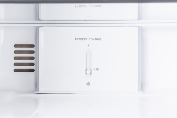 ETA Refrigerator | ETA275090020E | Energy efficiency class E | Free standing | Combi | Height 180 cm | No Frost system | Fridge net capacity 182 L | Freezer net capacity 71 L | 40 dB | Black