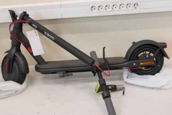 SALE OUT. Xiaomi Electric Scooter 4 Lite EU | Xiaomi Electric Scooter 4 Lite EU | 300 W | 25 km / h | 8.5 " | 3 month(s) | Black | USED AS DEMO, DAMAGED PACKAGING