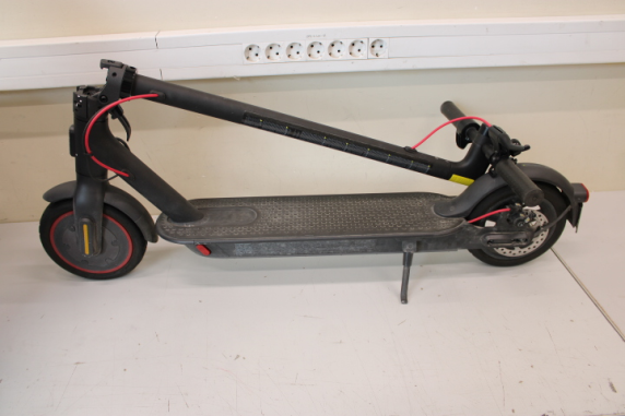 SALE OUT. Xiaomi Mi Electric Scooter Pro 2 (Black) | Xiaomi Mi Electric Scooter Pro 2 | 600 W | 25 km / h | 3 month(s) | Black | USED, SCRATCHED, DIRTY, SMALL CRACK BEHIND LEG, MISSING: CHARGER, MANUAL AND LEFT BACK REFLECTOR