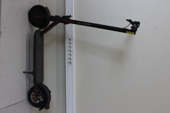SALE OUT. Xiaomi Electric Scooter 4 EU | Xiaomi Electric Scooter 4 EU | 300 W | 25 km / h | 10 " | 6 month(s) | Black | DEMO, SCRATCHED, MISSING SCREWS
