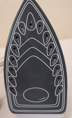 SALE OUT. Mesko MS 5037 Steam iron 2800W, Grey | Mesko MS 5037 | Steam Iron | 2800 W | Water tank capacity 170 ml | Continuous steam 35 g / min | Grey | DAMAGED PACKAGING, SCRATCHED ON KERAMIC PLATE