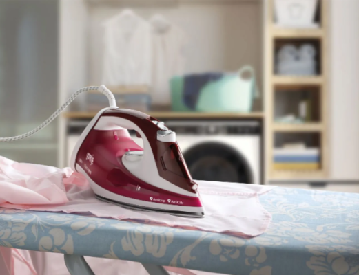 Gorenje | Steam Iron | SIH2200RBC | Steam Iron | 2200 W | Water tank capacity 280 ml | Continuous steam 30 g / min | Red / White
