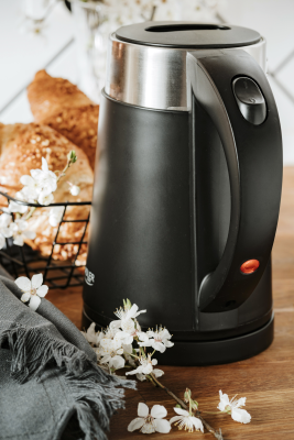 Adler | Kettle | AD 1372 | Electric | 800 W | 0.6 L | Plastic / Stainless steel | 360° rotational base | Black