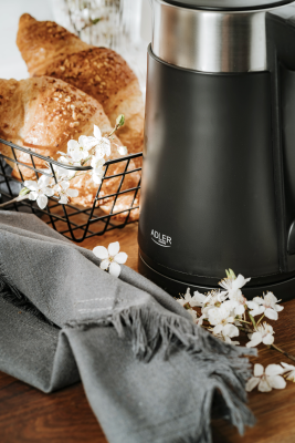 Adler | Kettle | AD 1372 | Electric | 800 W | 0.6 L | Plastic / Stainless steel | 360° rotational base | Black