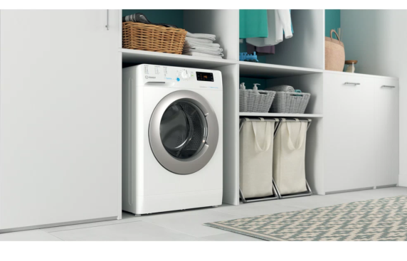 INDESIT | Washing machine | BWSE 71295X WSV EU | Energy efficiency class B | Front loading | Washing capacity 7 kg | 1200 RPM | Depth 43.5 cm | Width 59.5 cm | Display | Large digit | White