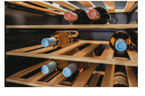 Candy | Wine Cooler | CWC 154 EEL / NF | Energy efficiency class G | Free standing | Bottles capacity 41 | Black