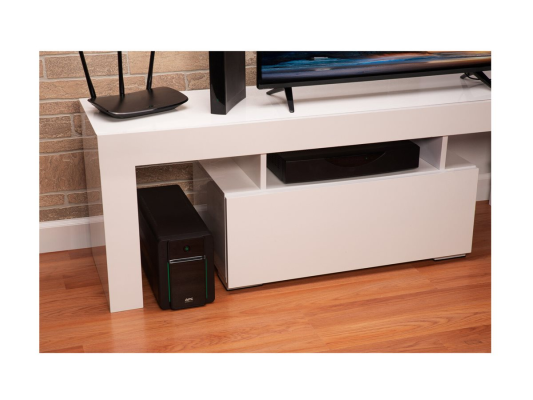 Schneider Electric Easy UPS | 1600 VA | 900 W