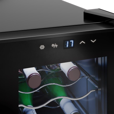 Tristar | Grand Saigneé Beverage Cooler | WR-7506 | Energy efficiency class E | Free standing | Bottles capacity 6 | Black