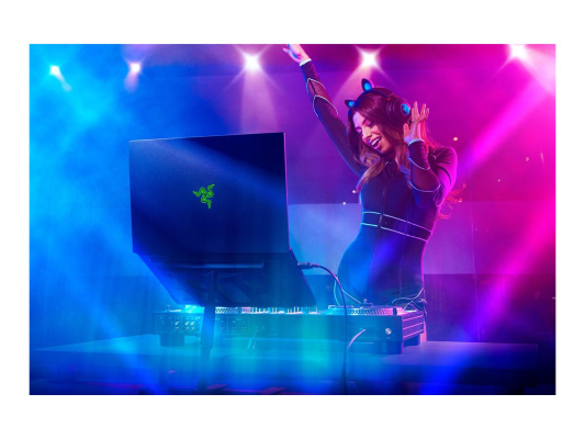 Razer Blade 18 | Black | 18 " | IPS | Intel Core Ultra 9 | 275HX | 32 GB | DDR5 | Solid-state drive capacity 1000 GB | GeForce RTX 5070 Ti | GDDR7 | 12 GB | Windows 11 Home | Bluetooth version 5.4 | Keyboard language English |