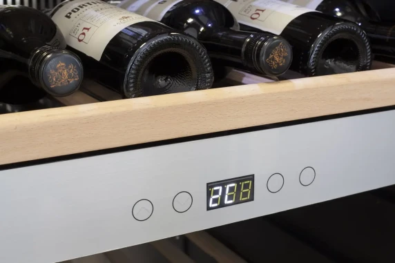Caso  |  Wine cooler  |  WineChef Pro 40  |  Energy efficiency class G  |  Showcase  |  Free standing  |  Bottles capacity Up to 40 bottles  |  Cooling type Compressor technology  |  Stainless steel / Black