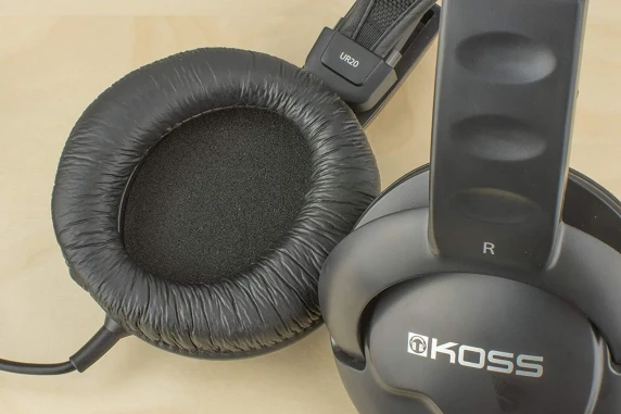 Koss  |  Austi  |  DJ stils  |  UR20  |  Vadu  |  Uz auss  |  Troksni slāpējoši  |  Melns