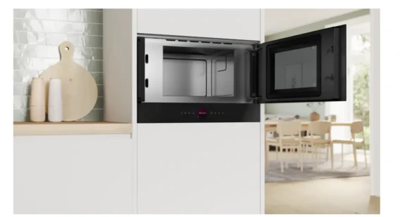 Bosch  |  Microwave Oven  |  BFR7221B1  |  Built-in  |  21 L  |  900 W  |  Black