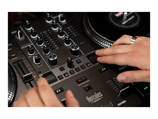 Hercules  |  DJControl Inpulse T7  |  Динамики  |  USB-соединение