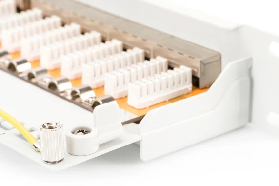 Digitus  |  Patch Panel  |  DN-91624S  |  White  |  Category: CAT 6; Ports: 24 x RJ45; Retention strength: 7.7 kg; Insertion force: 30N max  |  48.2 x 4.4 x 10.9 cm