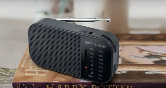 Muse  |  M-025 R  |  Pārnēsājamā radio  |  Melns