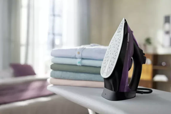 Philips  |  DST5030 / 80  |  Tvaika gludeklis  |  2400 W  |  Ūdens tvertnes tilpums 320 ml  |  Nepārtraukts tvaiks 45 g / min  |  Tumši violets