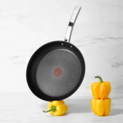 TEFAL  |  Набор сковородок  |  Intuition B817S255  |  Жарка  |  Диаметр 20 / 26 см  |  Подходит для индукционной плиты  |  Фиксированная ручка  |  Черный / Серебристый