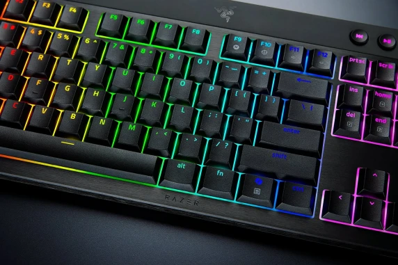 Razer BlackWidow V4 Low-profile HyperSpeed  |  Gaming keyboard  |  Wireless  |  US  |  Bluetooth, 2.4 GHz, USB Type-C  |  Yellow Linear