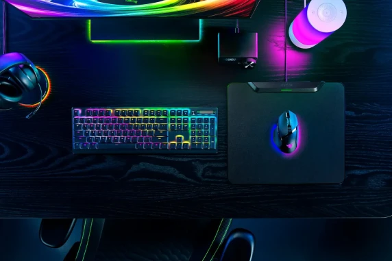 Razer  |  Беспроводная игровая мышь и коврик для зарядки, жесткая версия  |  HyperFlux V2 Беспроводная система зарядки  |  Игровой коврик  |  360 x 311 мм  |  Черный