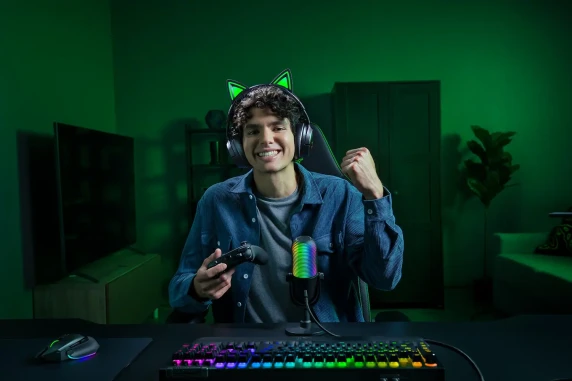 Razer  |  Austiņas  |  Kraken Kitty V3 Pro  |  Jā  |  Bluetooth  |  Ap ausīm  |  Bezvadu