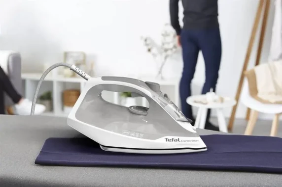 TEFAL Express Steam Iron  |  FV2863E1  |  Steam Iron  |  2500 W  |  Water tank capacity 270 ml  |  Continuous steam 30 g / min  |  Steam boost performance 200 g / min
