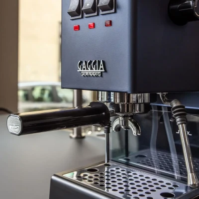 Gaggia  |  Semi-Automatic Coffee Machine with Milk Frother  |  Classic E24 RI9481 / 15  |  15 bar  |  Blue
