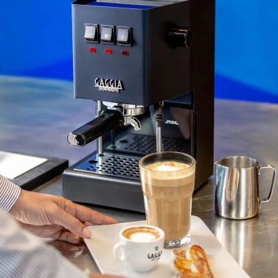 Gaggia  |  Semi-Automatic Coffee Machine with Milk Frother  |  Classic E24 RI9481 / 15  |  15 bar  |  Blue