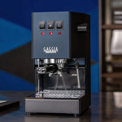 Gaggia  |  Semi-Automatic Coffee Machine with Milk Frother  |  Classic E24 RI9481 / 15  |  15 bar  |  Blue
