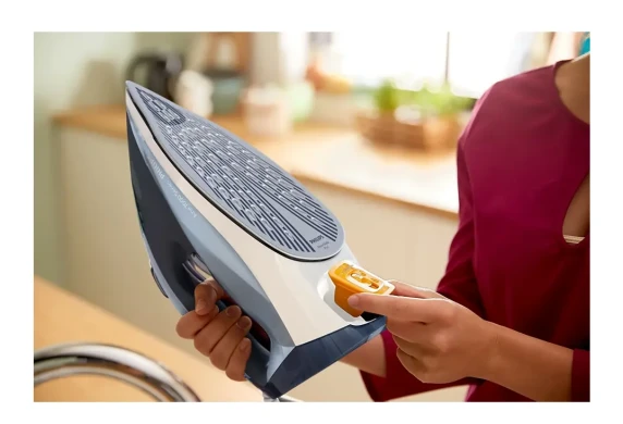 Philips Steam Iron  |  DST7020 / 20  |  Steam Iron  |  2800 W  |  Water tank capacity 300 ml  |  Continuous steam 50 g / min  |  Steam boost performance 250 g / min  |  Blue