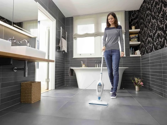 BLACK & DECKER Steam mop  |  FSM13E1-QS  |  Power 1300 W  |  Water tank capacity 0.38 L  |  White