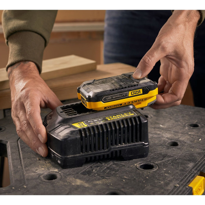 Stanley  |  18V V20 4A Быстрая зарядка  |  SFMCB14-QW