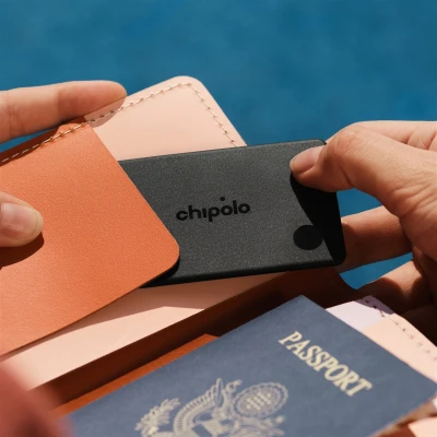 Chipolo CARD – Wireless Rechargeable Slim Bluetooth Tracker for iOS & Android, Charcoal