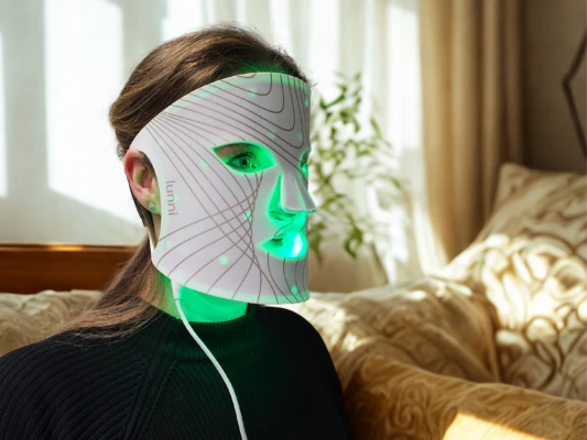 Lunni 7 krāsu LED un tuvā infrasarkanā gaisma silikona LED sejas maska balta