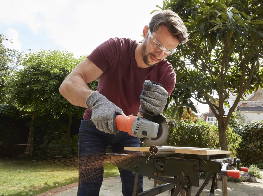 Black&Decker Angle Grinder BEG010-QS 710W Small