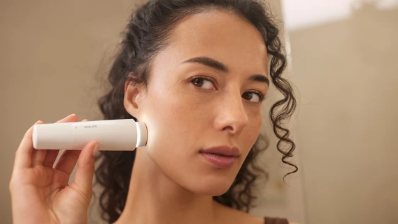 Philips Lady shaver  |  BRL147 / 00 Series 8000  |  Operating time (max) 100 min  |  Wet & Dry  |  Lithium Ion  |  White / Grey