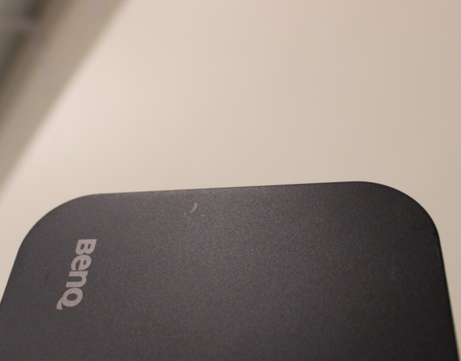SALE OUT. InstaShow Wireless Presentation System  |  WDC10HC  |  UNPACKED, SCRATCHED ITEM