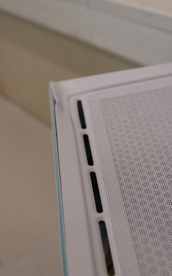 IZPĀRDOŠANA. MSI MPG VELOX 100R baltais PC korpuss, vidēja torņa, USB 3.2, audio izeja, mikrofons ieeja  |  MSI PC korpuss  |  MPG VELOX 100R BALTAIS  |  Balta  |  Vidēja torņa  |  BOJĀTA IEPAKOJUMS, DENTED KŪĶIS (AUGŠA)