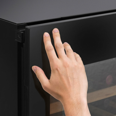 Caso  |  Wine Cooler  |  WineDeluxe E 18  |  Energy efficiency class G  |  Built-in  |  Bottles capacity 18 bottles  |  Cooling type Compressor technology  |  Black