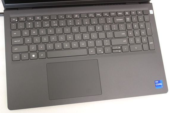 IZPĀRDOŠANA. Dell Pro Essential 15 AG FHD i7-1355U / 16GB / 512GB / Intel UHD / Win11 Pro / ENG kbd / FP / Melns / 3G ProSupport NBD Onsite Warranty  |  Dell Pro 15 Essential PV15250  |  Ogļu melns  |  15.6 "  |  FHD  |  1920 x 1080 pikseļi  |  Pretatspīd