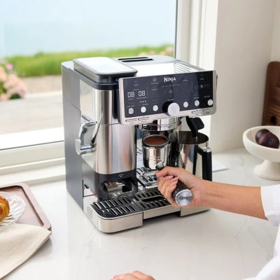 NINJA  |  Coffee Maker  |  ES701EU Luxe Café Pro  |  Pump pressure 9 bar  |  Built-in milk frother  |  Ground  |  1650 W  |  Black / Stainless Steel
