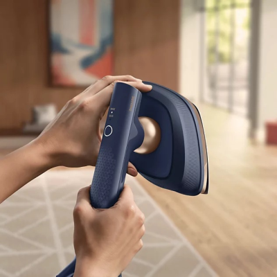 Утюг Philips с мягкой доской  |  OneTurn GC215 / 20  |  Утюг с паром  |  1800 Вт  |  Емкость для воды 200+300 мл  |  Непрерывный пар 45 г / мин  |  Увеличенная подача пара 90 г / мин  |  Синий