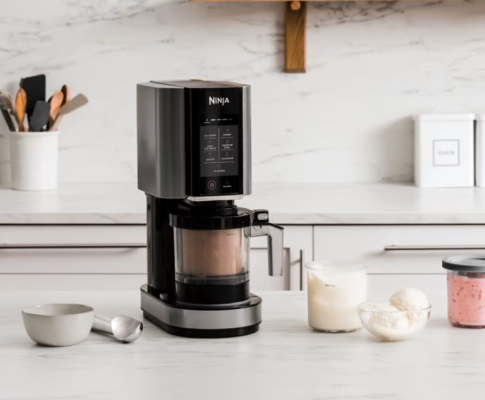 NINJA saldējuma pagatavotājs  |  NC302EU CREAMi 7-in-1  |  Jauda 800 W  |  Ietilpība 0.493 L  |  Melns / Sudrabs